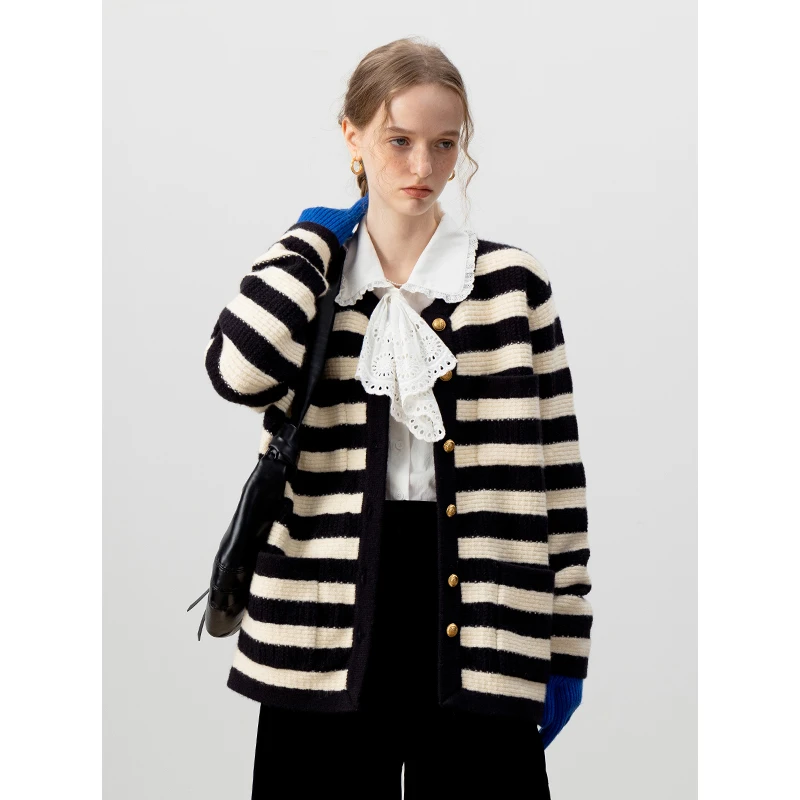 EGGKA【现现】复古圆领金扣条纹秋冬毛衣开衫外套E24A4133BK