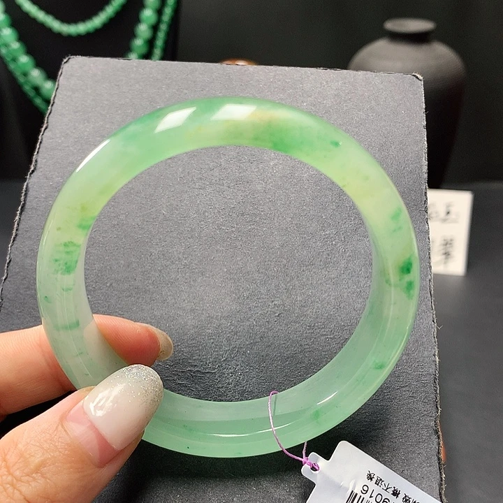 未镶嵌手镯石英质玉