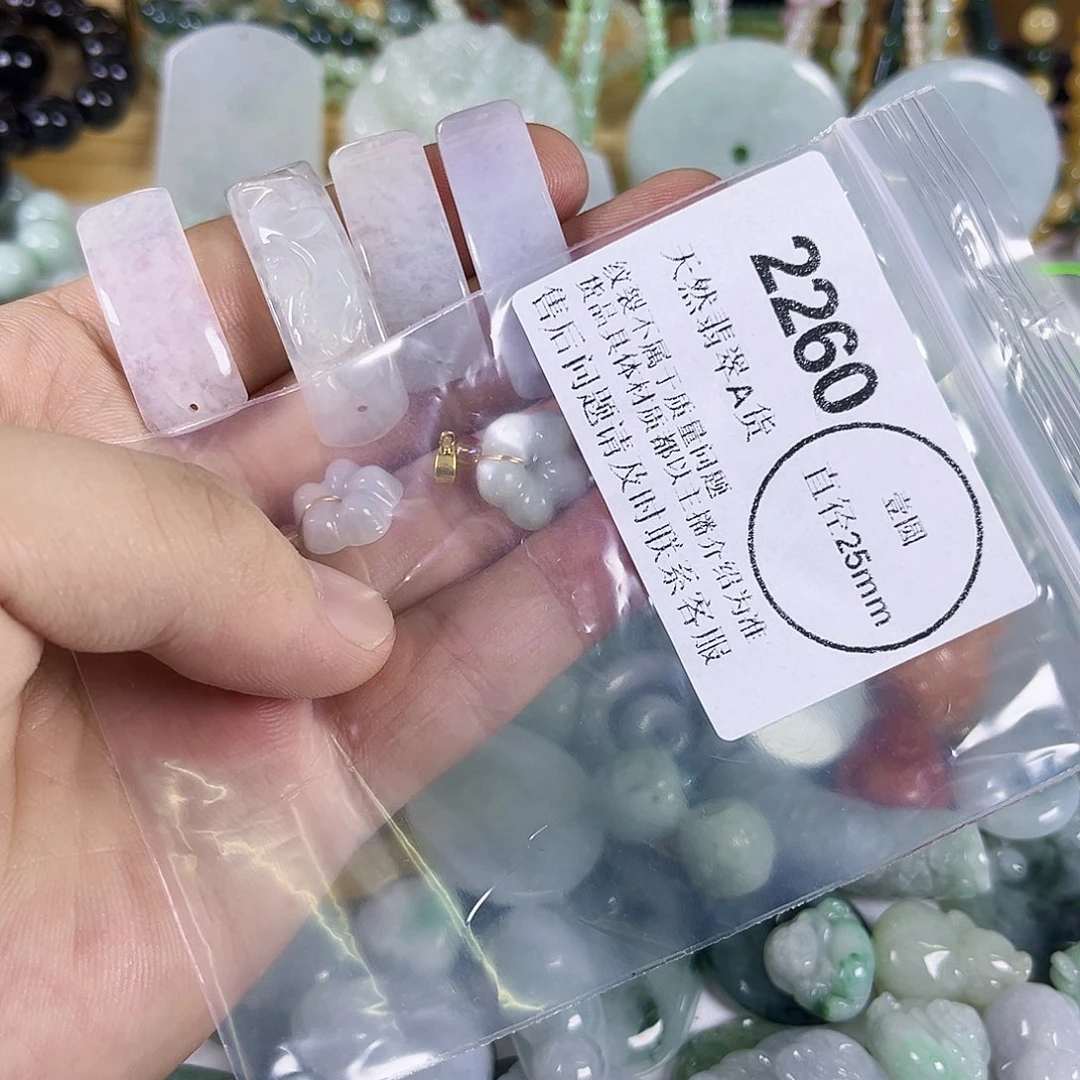 翡翠未镶嵌颈饰hhh