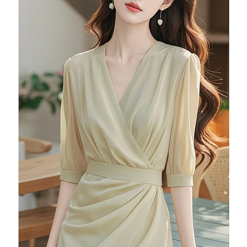 设计感浅绿色连衣裙女夏季新款高级感正式场合气质显瘦收腰长裙