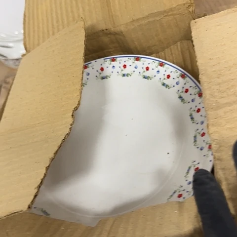 瓷片一盒6个20.5厘米深盘