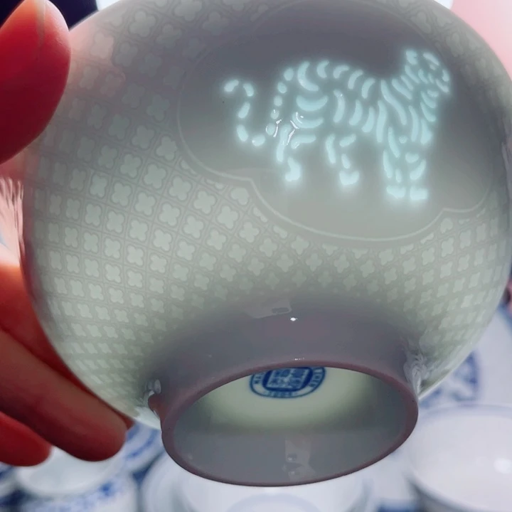 青花玲珑5寸饭碗生肖。虎