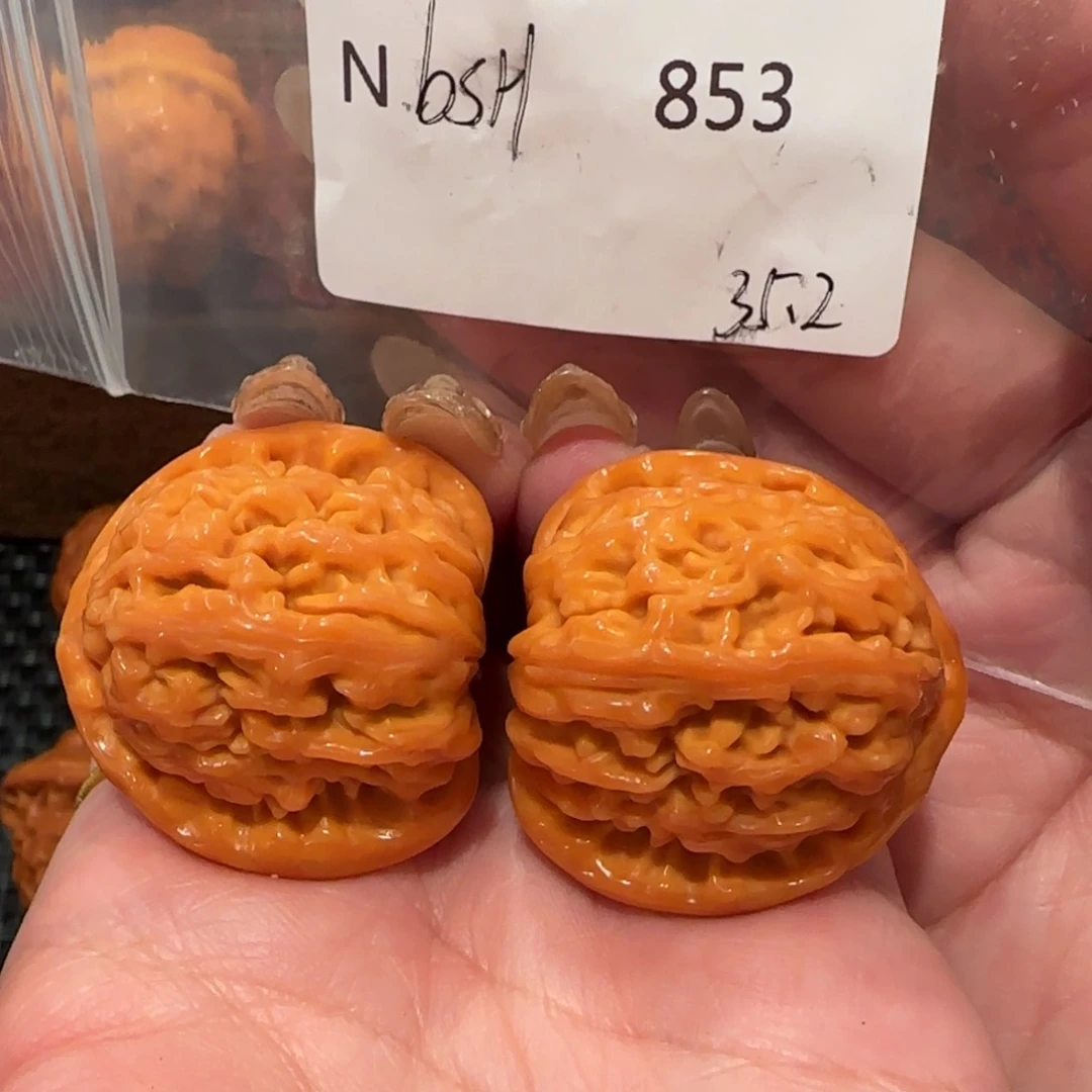 桃核吊坠?****白狮子35精品