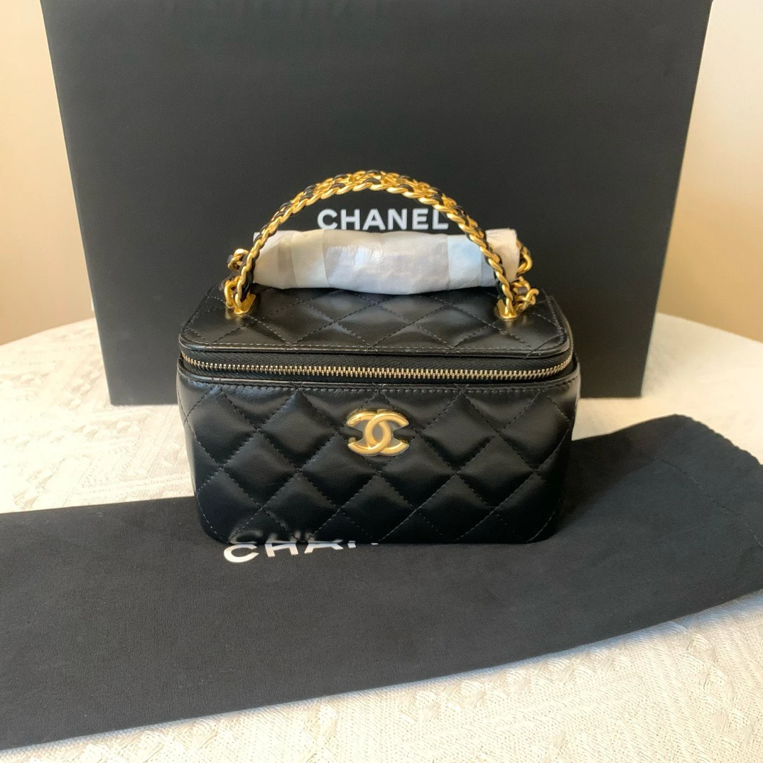全新未使用 Chanel/香奈儿 23P镂空字母手柄盒子包（尾款链接）