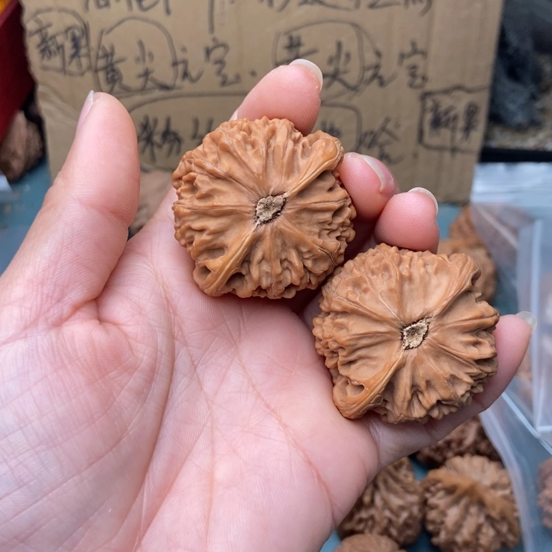 梁***。吊坠文玩核桃宫灯10