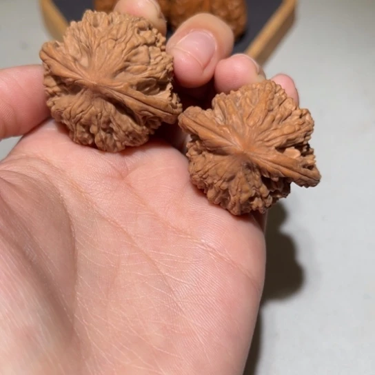 把件文玩核桃麦穗虎头