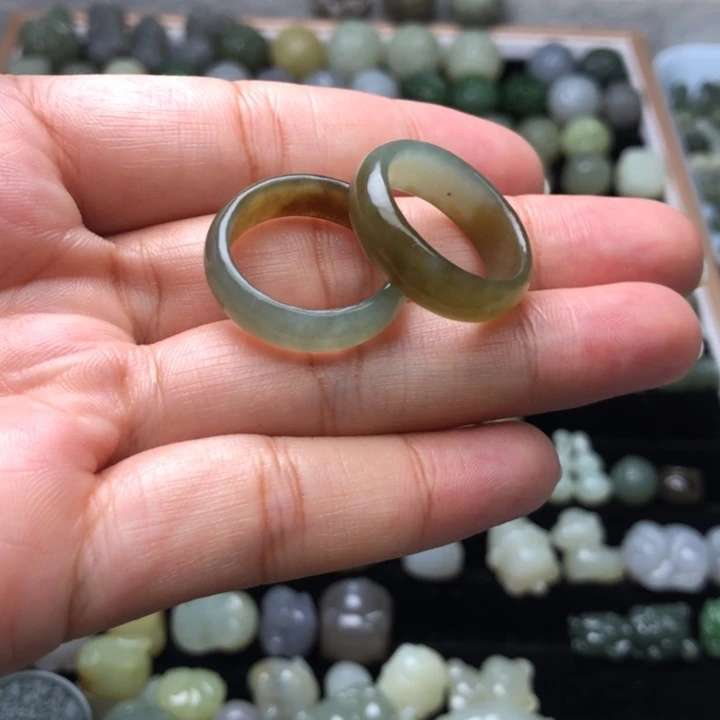 知***）颈饰未镶嵌和田玉