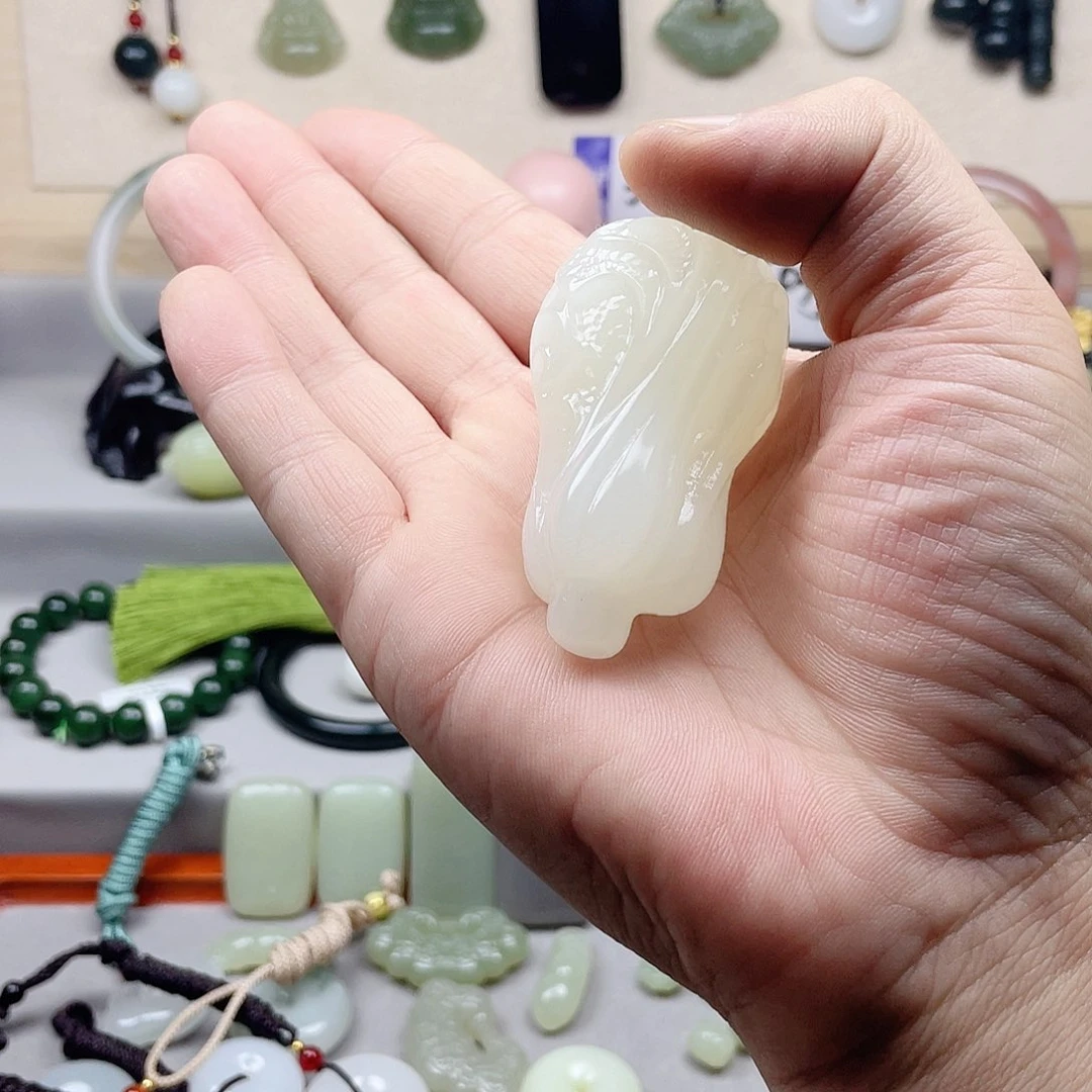 石英质玉颈饰未镶嵌