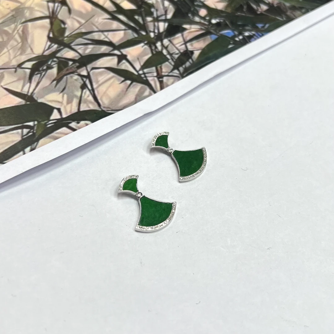 【小宝珠宝】15 T78867-18K金镶嵌翡翠吊坠-多样性发一件-10*13mm