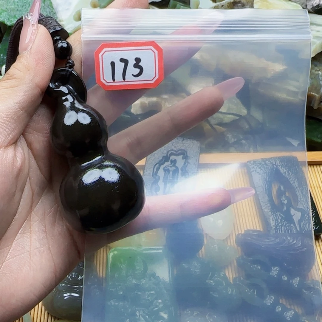 一***灰未镶嵌和田玉珠宝半成品