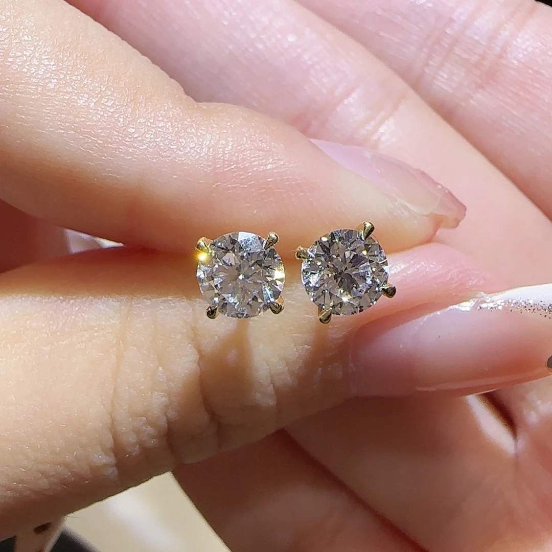 18K金镶嵌实验室培育钻石四爪K黄耳钉1卡