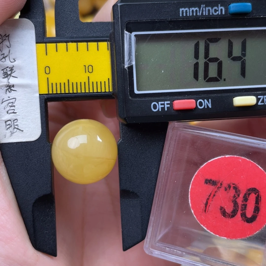 蜜蜡未镶嵌珠宝奇石瑕疵