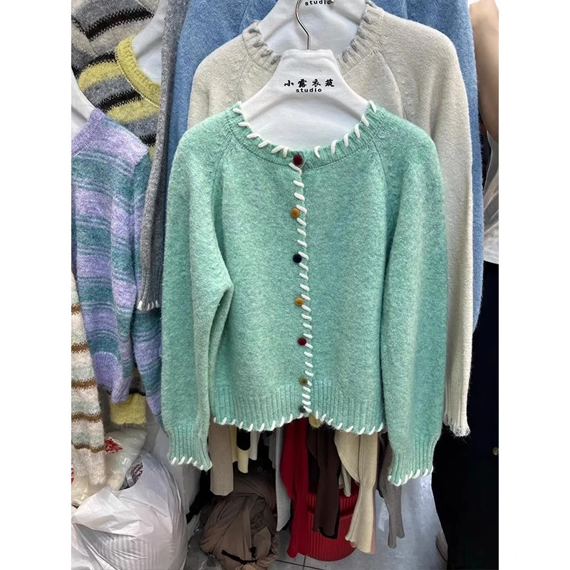 特大码300斤2025秋冬季新款时尚彩扣圆领针织开衫女软糯毛衣外套