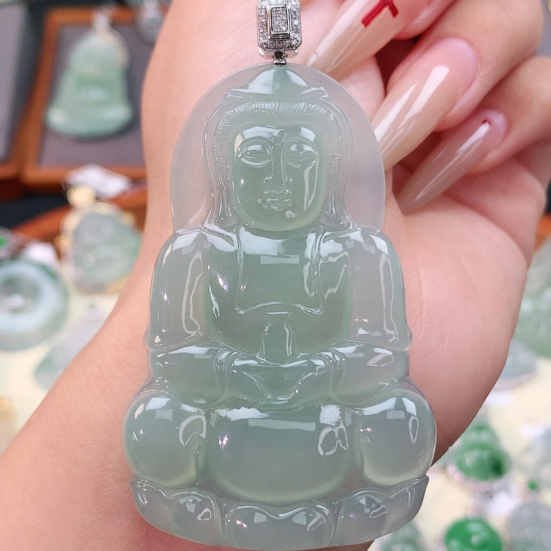 翡翠18K金镶嵌颈饰观音