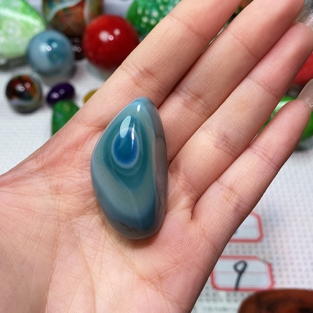 用***8玛瑙/玉髓未镶嵌珠宝奇石