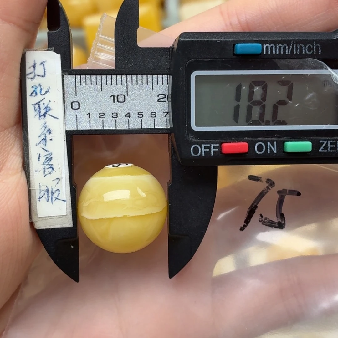楚***然未镶嵌蜜蜡裸石蜜蜡
