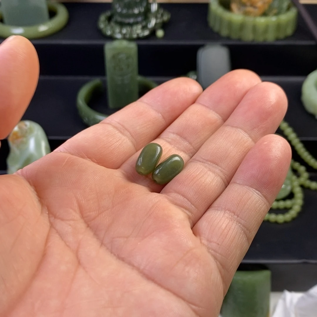 .***n颈饰未镶嵌岫岩老玉（透闪石质玉）