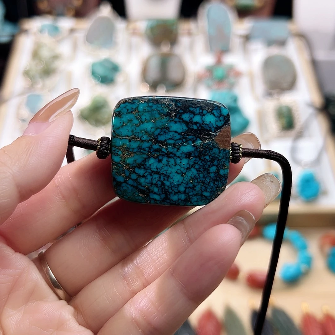 绿松石未镶嵌颈饰