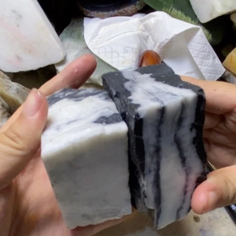 透闪石质玉未镶嵌珠宝奇石