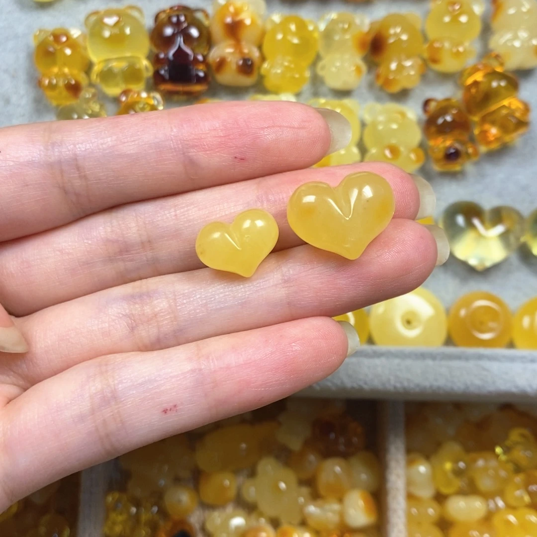 未镶嵌颈饰蜜蜡一***哈屁桃