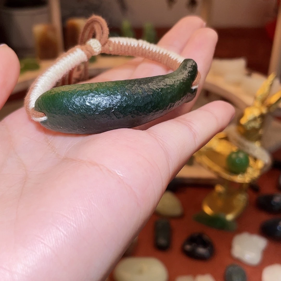 和田玉未镶嵌颈饰赛*