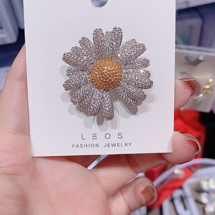 锆石铜合金小雏菊胸针