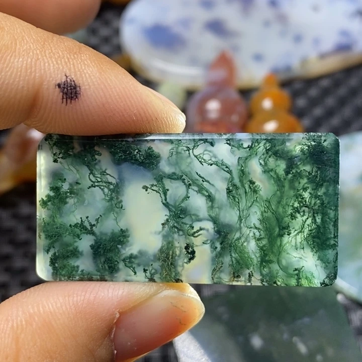 玛瑙/玉髓颈饰未镶嵌春***里