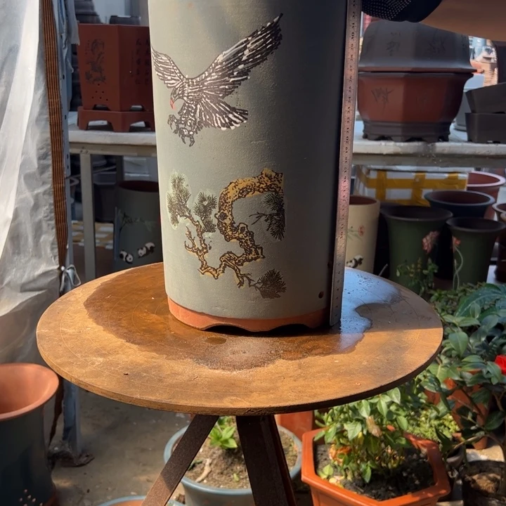宜兴紫砂蓝老鹰笔筒大