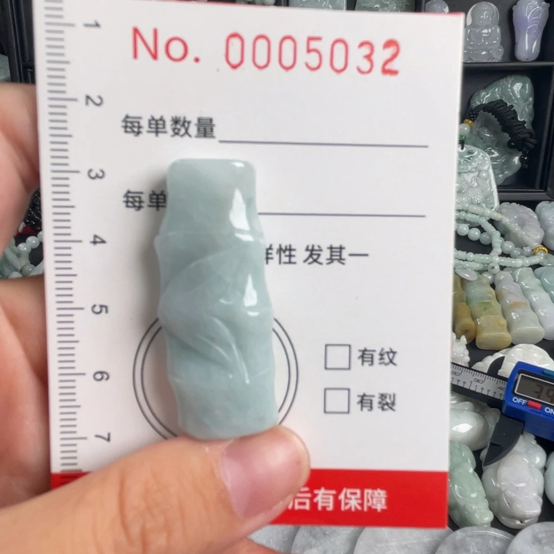 吊坠(不含链)未镶嵌翡翠微瑕