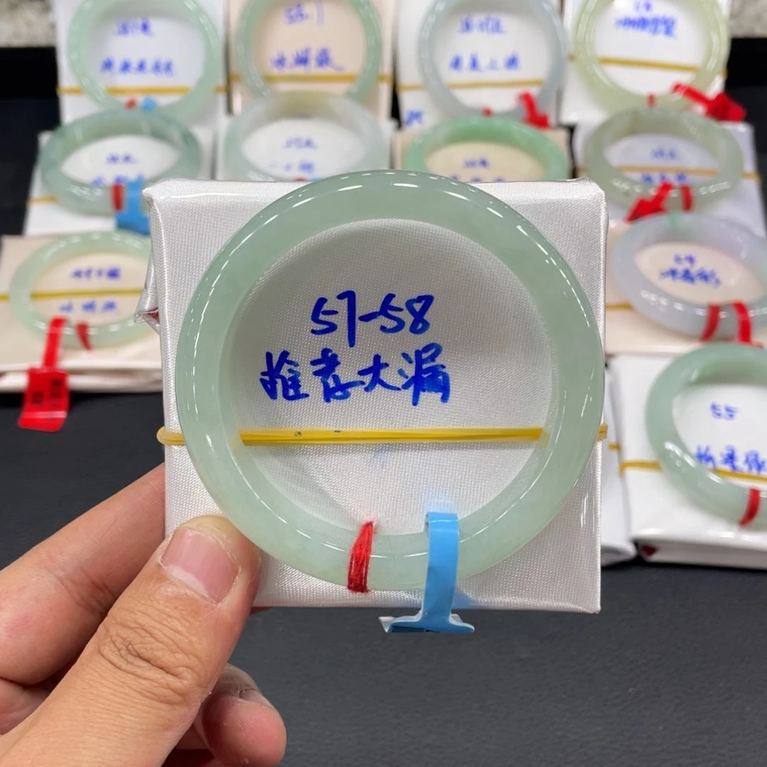 翡翠手镯未镶嵌缅甸翡翠