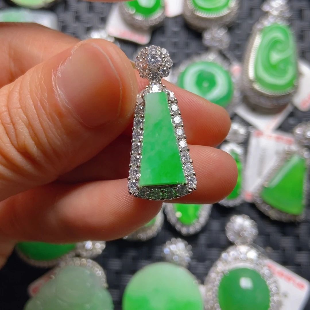 翡翠银S925镶嵌颈饰无事吊坠