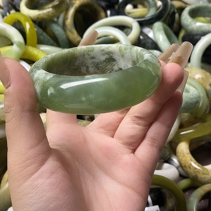 蛇纹石玉未镶嵌手镯