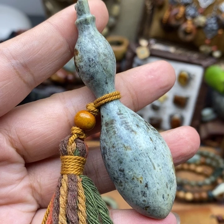 未镶嵌岫岩河磨玉（透闪石质玉）挂件