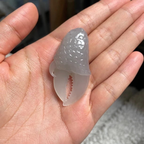 天然和田玉烟灰色螃蟹钳子挂坠