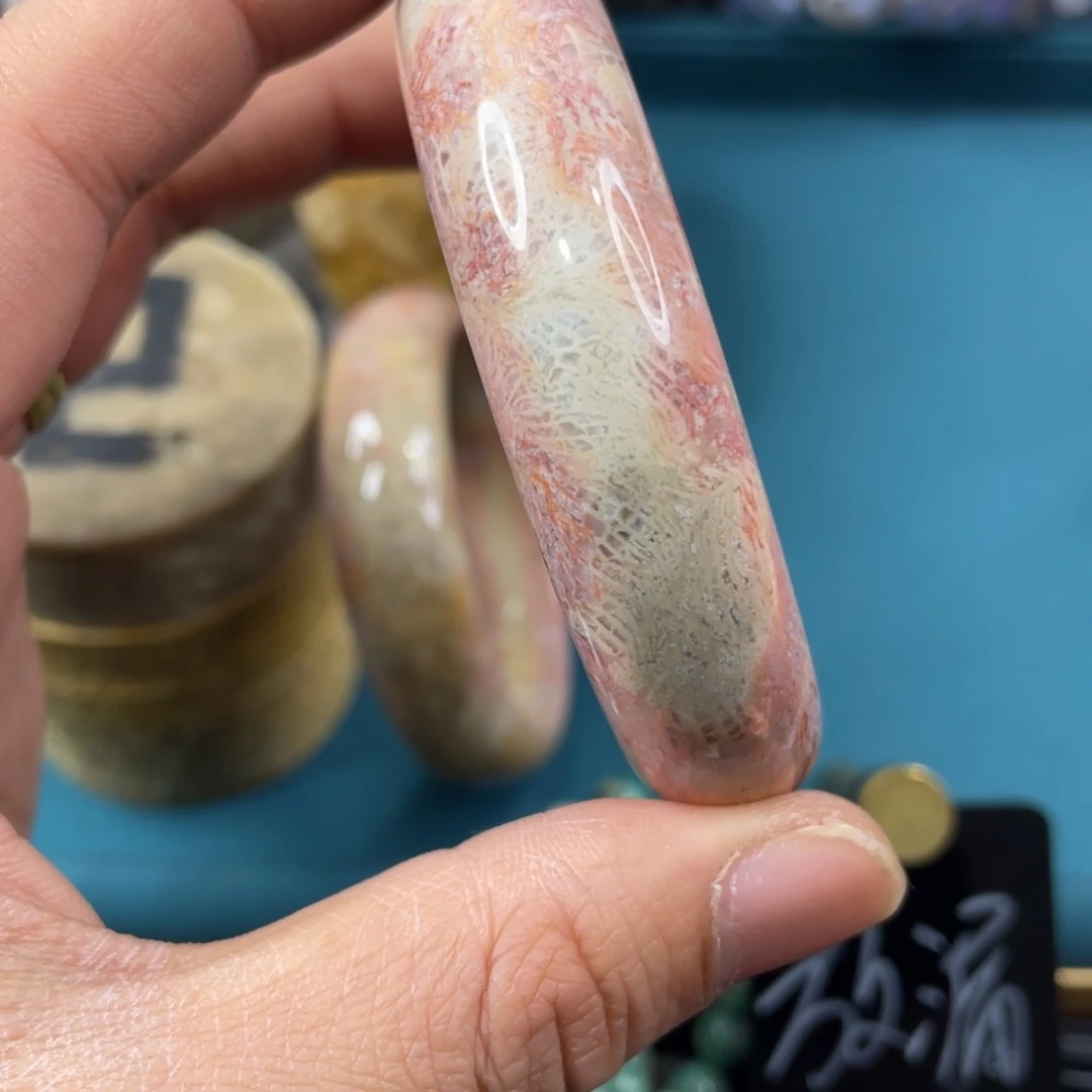 未镶嵌手镯硅化玉