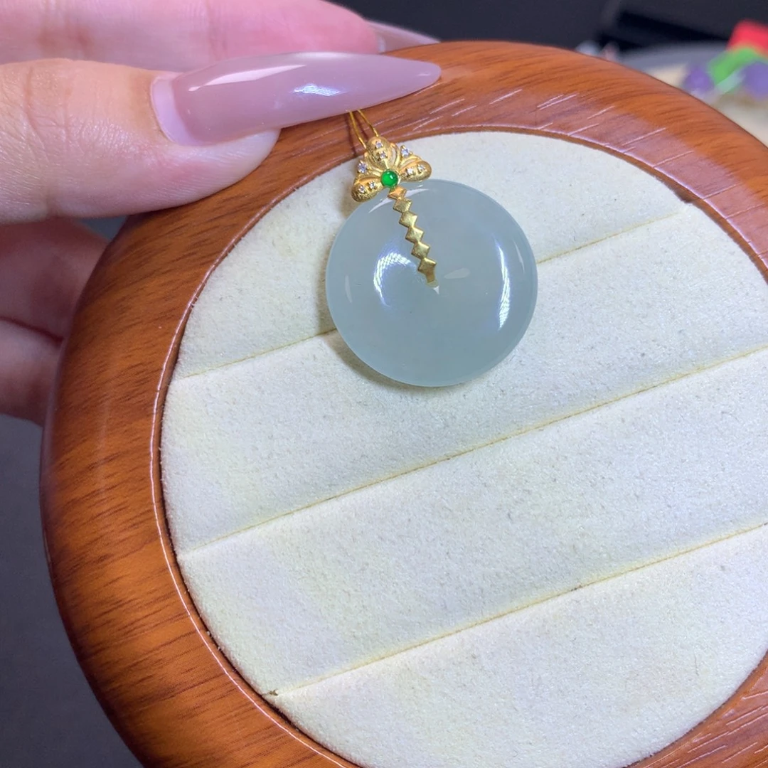 翡翠18K金镶嵌颈饰