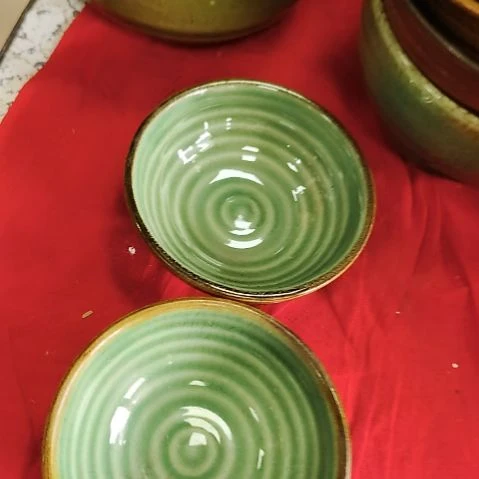 瓷片盘子，碗，瓶子，沙锅，茶壶，微瑕疵！