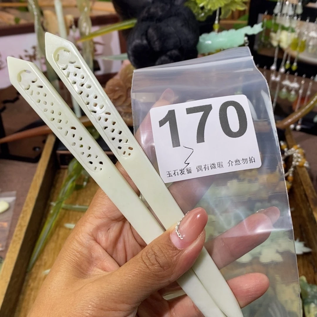 一***瑰蛇纹石玉未镶嵌天然玉石发簪