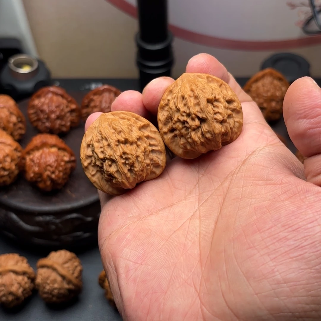 W***.文玩核桃把件凤眼（原生树）