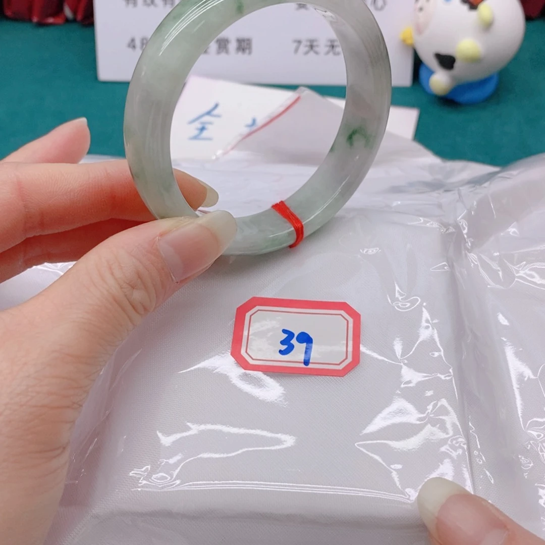 翡翠手镯未镶嵌爱***。39999999