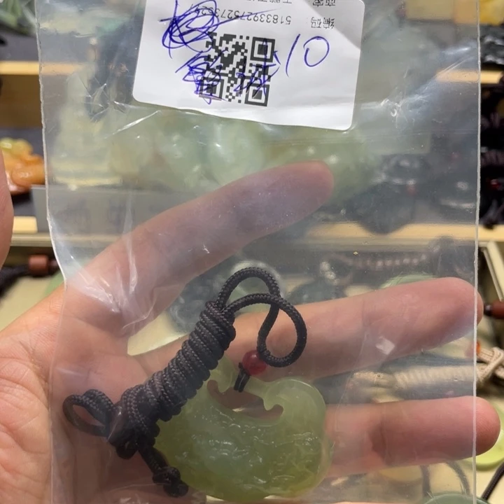 蛇纹石玉合金颈饰繁*