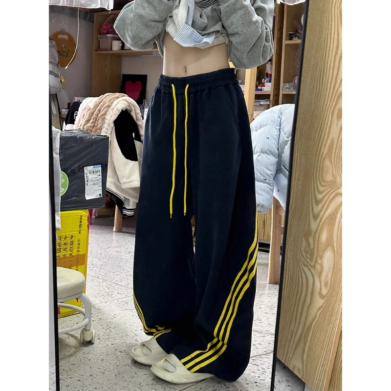 美式复古阔腿裤女春秋薄款小众胖MM大码三条杠运动裤弯刀休闲卫裤