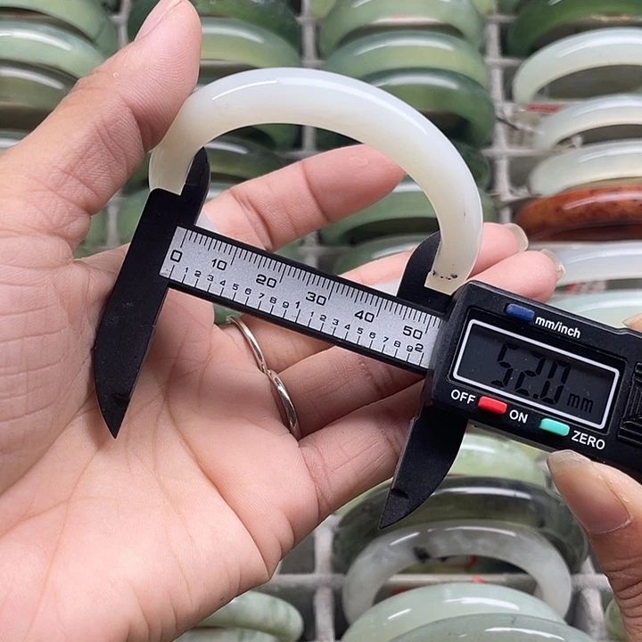 蛇纹石玉未镶嵌手镯354