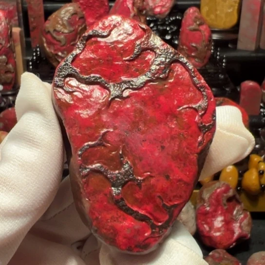 齐***人昌化鸡血石原石手把