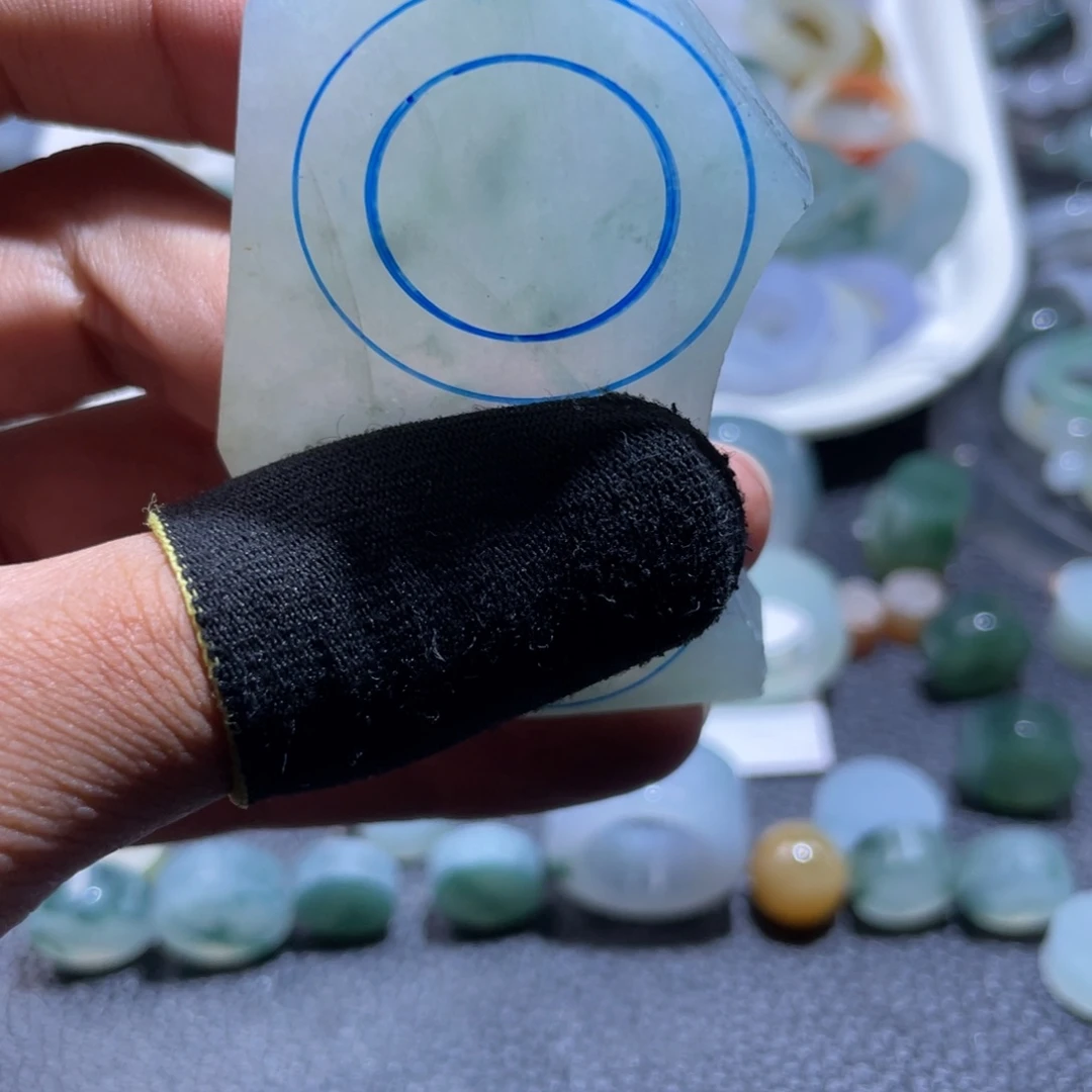 杨***.未镶嵌定制翡翠天然翡翠