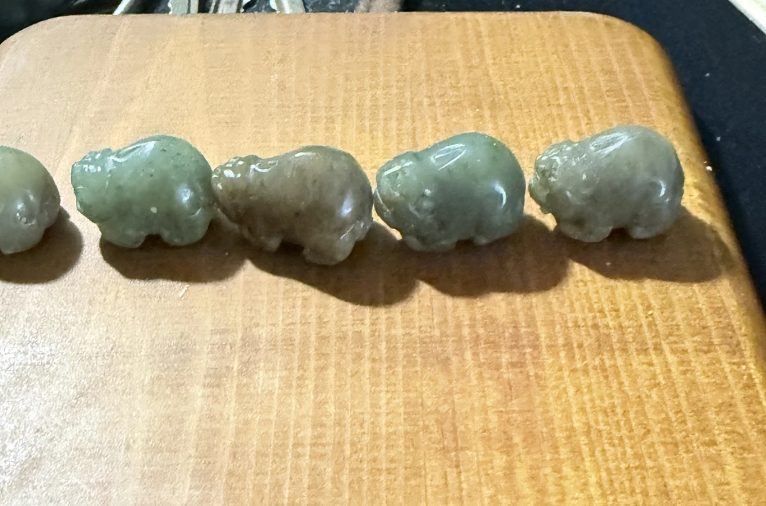 时尚经典和田玉小貔貅吊坠