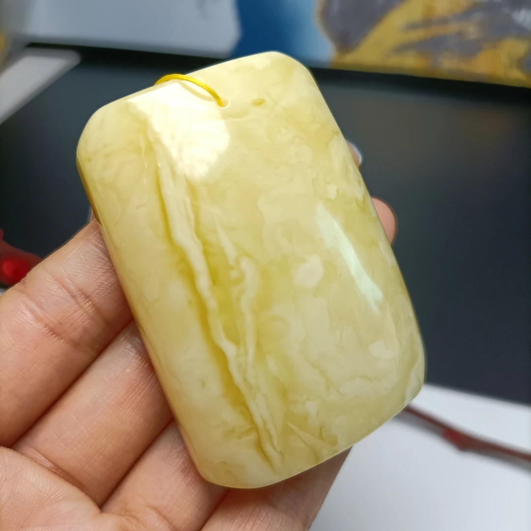 蜜蜡平安牌吊坠~天然原矿浓白蜡妖花~精品高货~56*40*18~5213