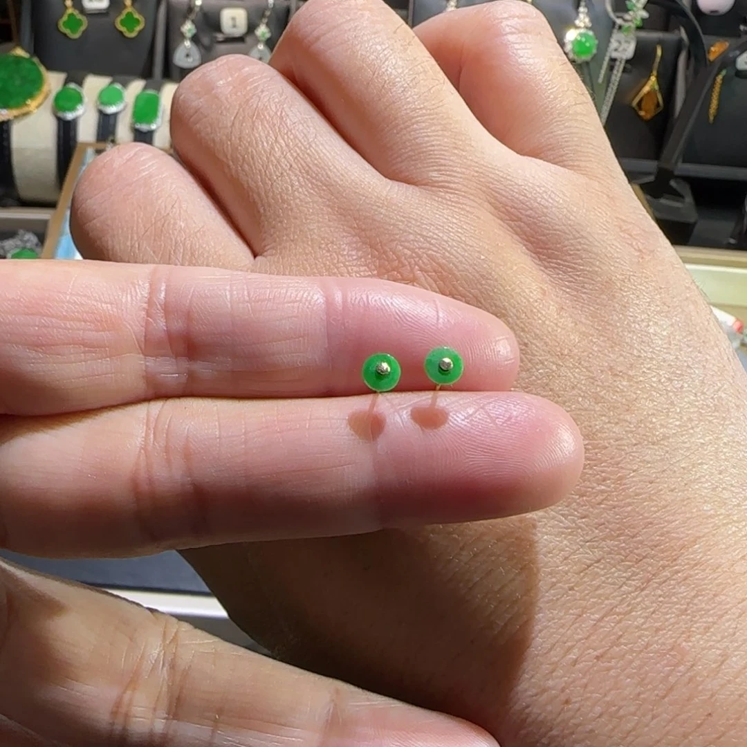 翡翠18K金镶嵌颈饰耳钉