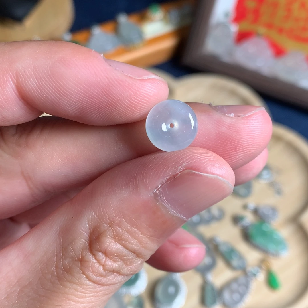 翡翠未镶嵌颈饰平安扣