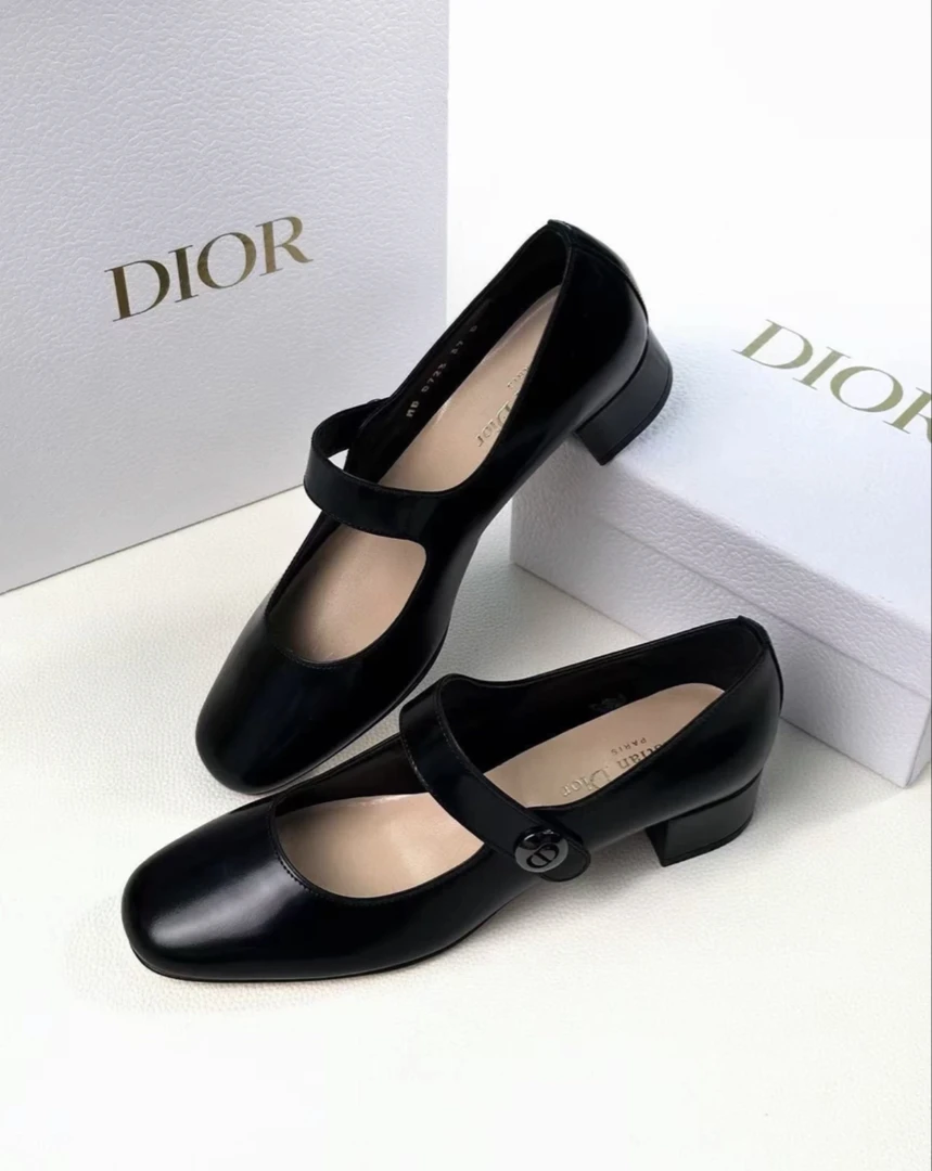 未使用 DIOR/迪奥 经典款CD扣女士玛丽珍鞋